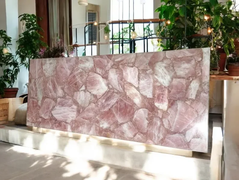 Natural Stone vs Engineered Quartz: A Comprehensive Comparison