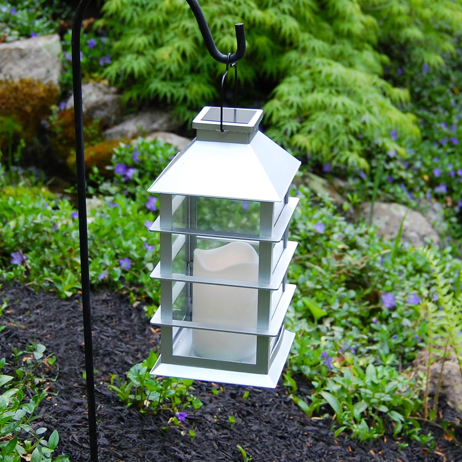 9 Best Waterproof Outdoor Solar Lanterns for Beautifying Your Deck's Ambiance 4 9 Best Waterproof Outdoor Solar Lanterns for Beautifying Your Deck's Ambiance