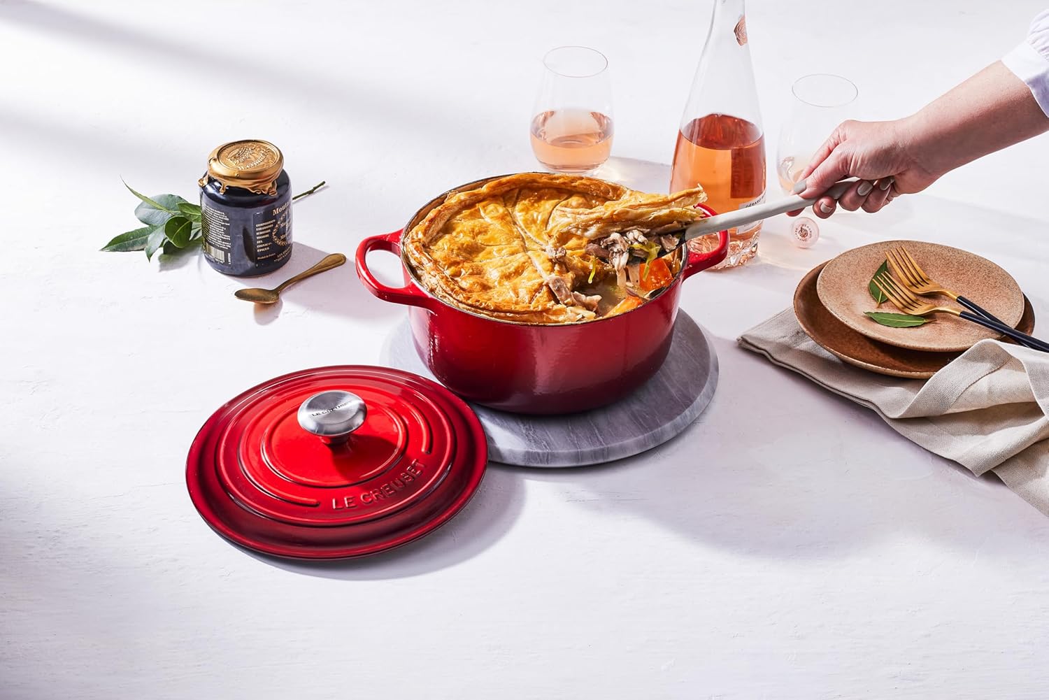 Lodge vs Le Creuset Dutch Ovens: The Complete Comparison Guide 4 Lodge vs Le Creuset Dutch Ovens: The Complete Comparison Guide