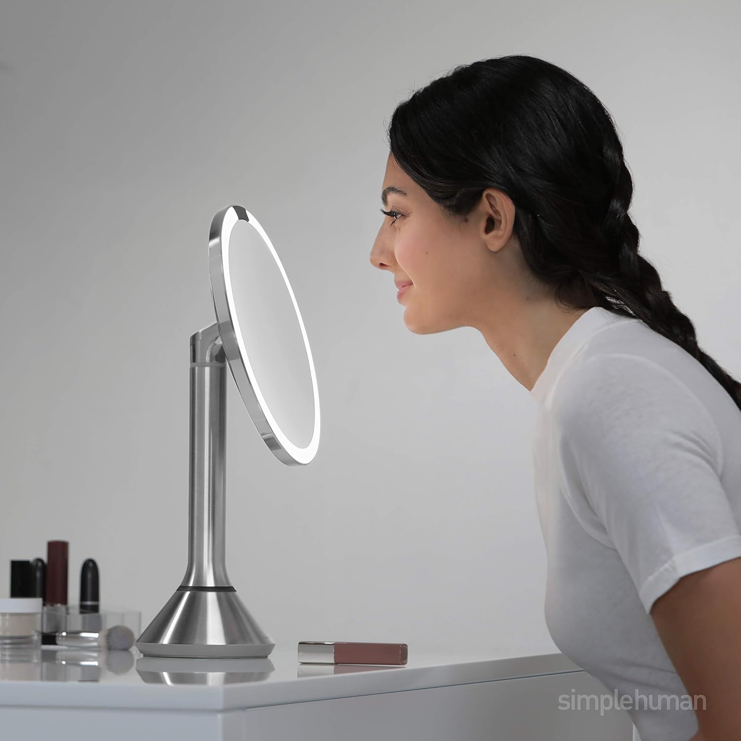 Simplehuman Mirror: True-Color Lighting for Skincare
